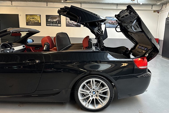 BMW 320i 29 of 30