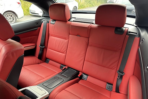 BMW 320i 11 of 30