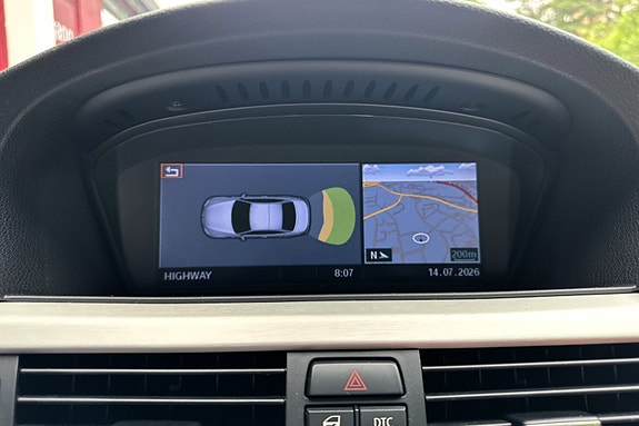 BMW 320i 23 of 30