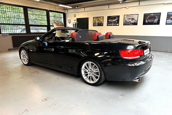 BMW 320i 3 of 30