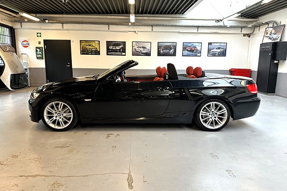 BMW 320i 2 of 30