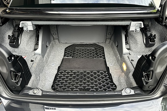 BMW 320i 16 of 30