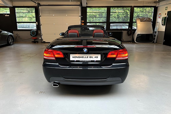 BMW 320i 4 of 30
