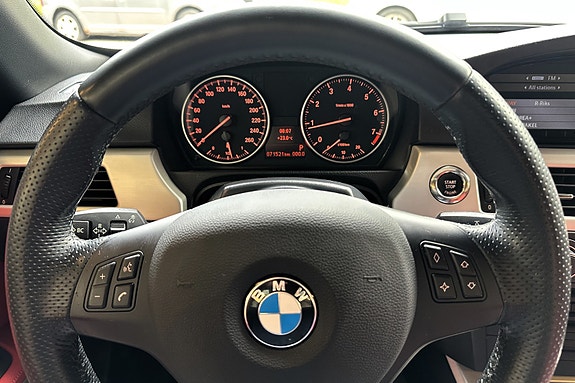 BMW 320i 19 of 30