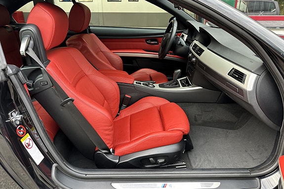 BMW 320i 14 of 30