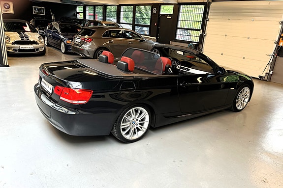 BMW 320i 5 of 30