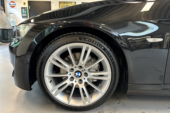 BMW 320i 28 of 30