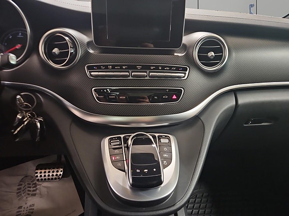 Mercedes-Benz V250 d 15 of 30