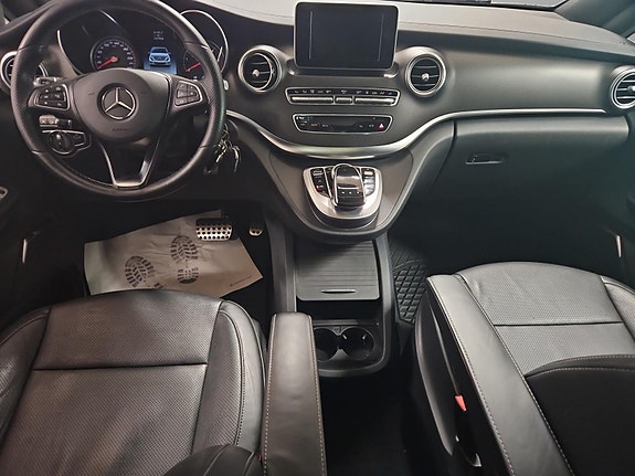 Mercedes-Benz V250 d 16 of 30