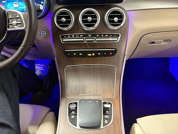 Mercedes-Benz GLC300 de 14 of 25