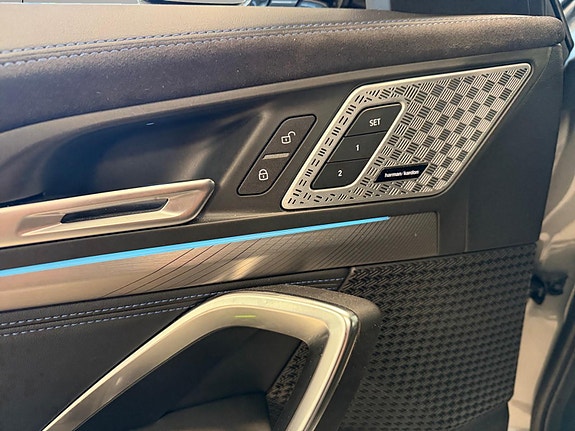 BMW iX2 11 of 30