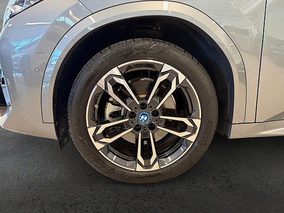 BMW iX2 8 of 30