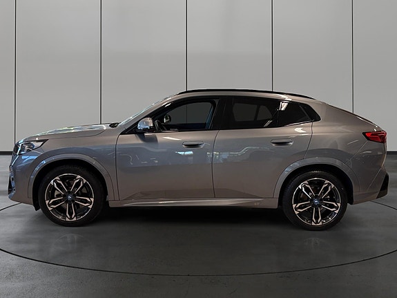 BMW iX2 2 of 30