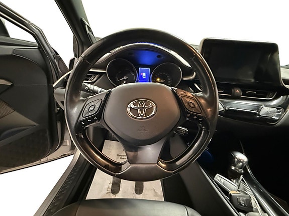 Toyota C-HR 15 of 28