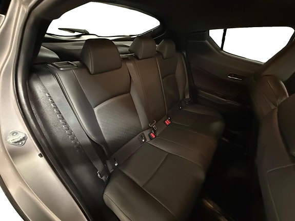 Toyota C-HR 26 of 28