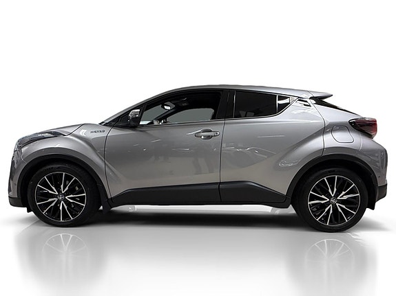 Toyota C-HR 2 of 28