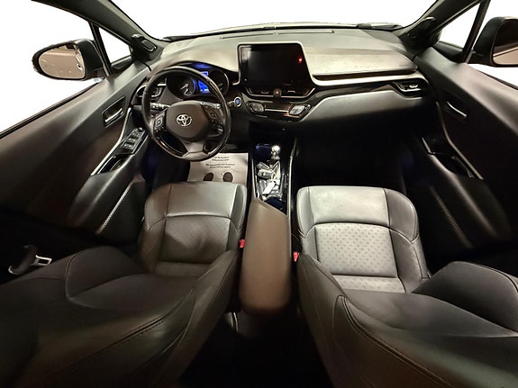 Toyota C-HR 14 of 28