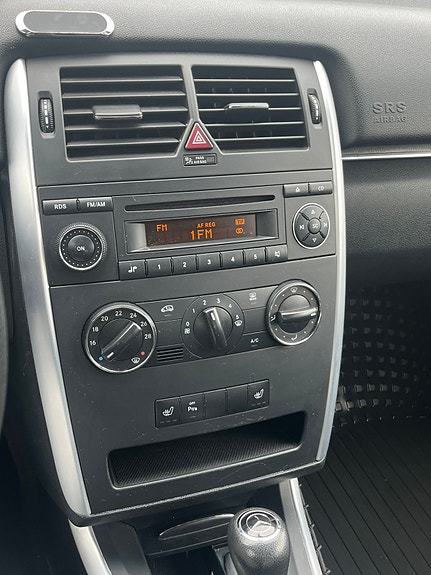 Mercedes-Benz B180 8 of 11
