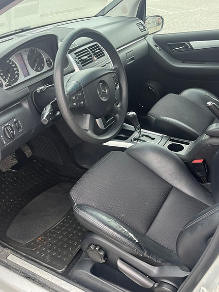 Mercedes-Benz B180 4 of 11