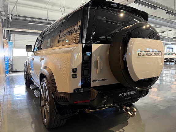 Land Rover Defender 110 5 of 5