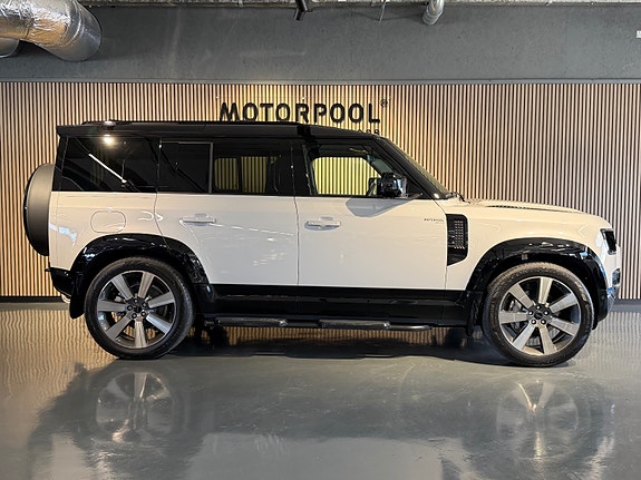 Land Rover Defender 110 2 of 5
