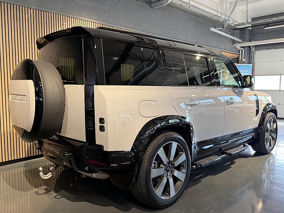 Land Rover Defender 110 3 of 5