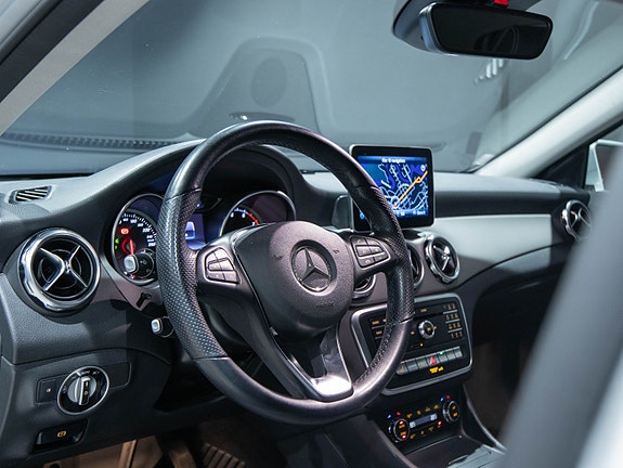 Mercedes-Benz GLA180 8 of 18