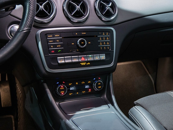 Mercedes-Benz GLA180 12 of 18