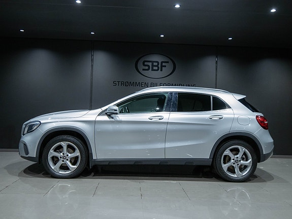 Mercedes-Benz GLA180 2 of 18