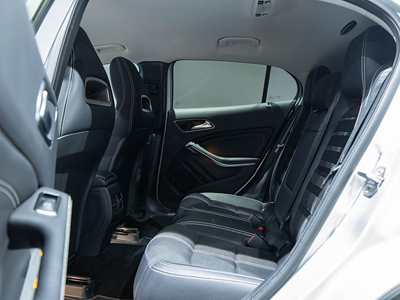 Mercedes-Benz GLA180 10 of 18