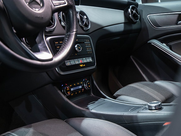 Mercedes-Benz GLA180 9 of 18