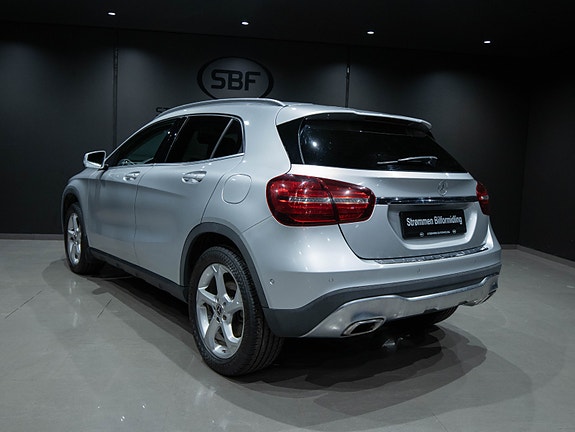 Mercedes-Benz GLA180 5 of 18