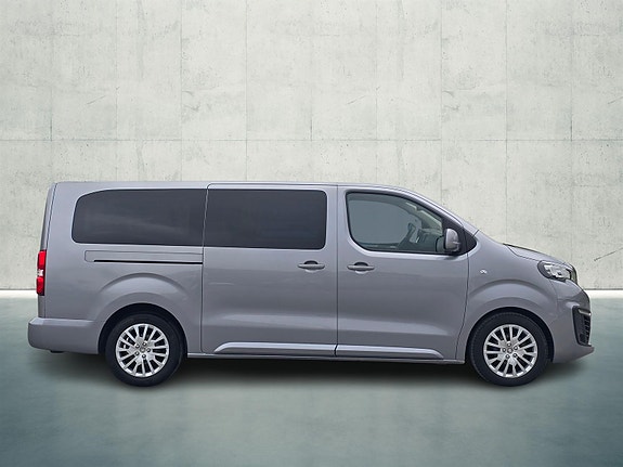 Peugeot Traveller 4 of 5