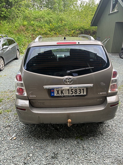 Toyota Corolla Verso 3 of 5