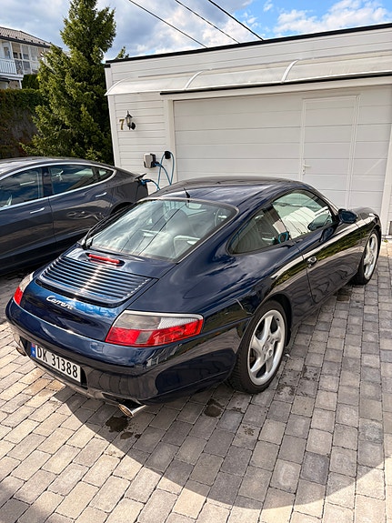 Porsche 911 4 of 5