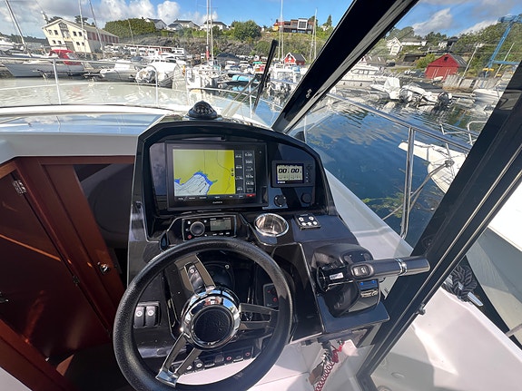Jeanneau Merry Fisher 895, Litihum, Offshore pakke, elektrisk ankervinsj akter 25 of 30
