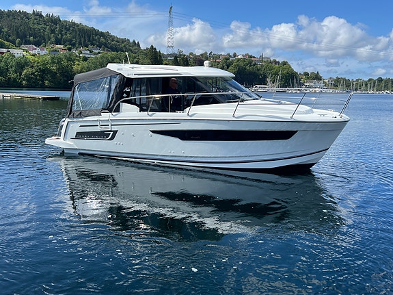 Jeanneau Merry Fisher 895, Litihum, Offshore pakke, elektrisk ankervinsj akter 3 of 30