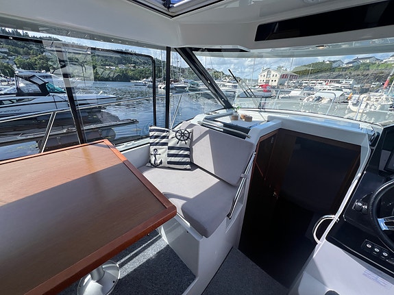 Jeanneau Merry Fisher 895, Litihum, Offshore pakke, elektrisk ankervinsj akter 21 of 30