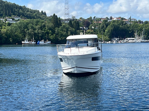 Jeanneau Merry Fisher 895, Litihum, Offshore pakke, elektrisk ankervinsj akter 11 of 30