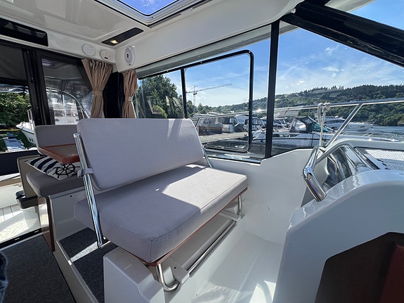 Jeanneau Merry Fisher 895, Litihum, Offshore pakke, elektrisk ankervinsj akter 22 of 30