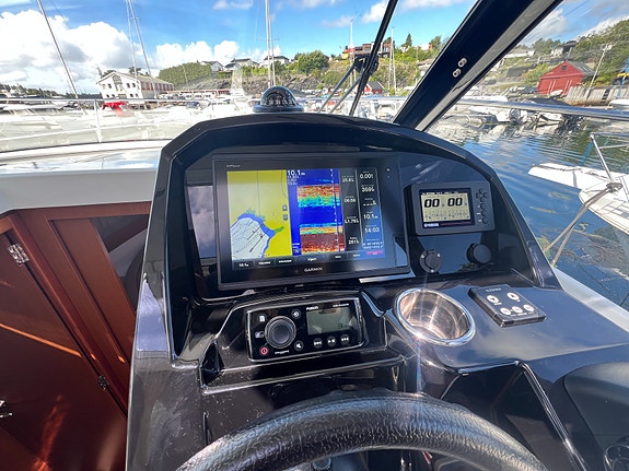 Jeanneau Merry Fisher 895, Litihum, Offshore pakke, elektrisk ankervinsj akter 26 of 30