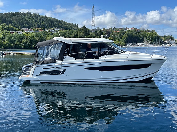 Jeanneau Merry Fisher 895, Litihum, Offshore pakke, elektrisk ankervinsj akter 2 of 30