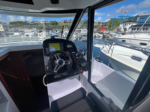 Jeanneau Merry Fisher 895, Litihum, Offshore pakke, elektrisk ankervinsj akter 24 of 30