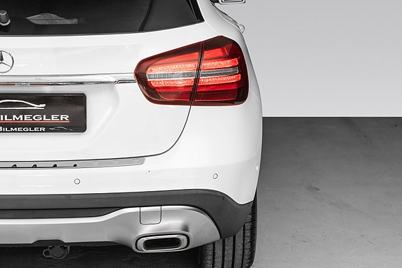 Mercedes-Benz GLA180 10 of 27