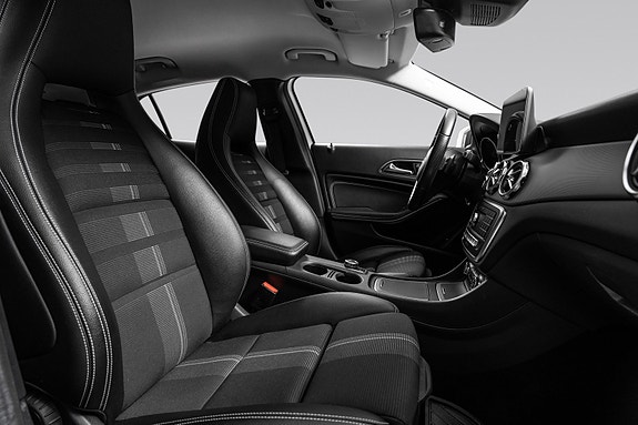 Mercedes-Benz GLA180 26 of 27