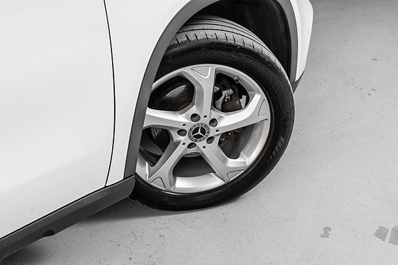 Mercedes-Benz GLA180 11 of 27
