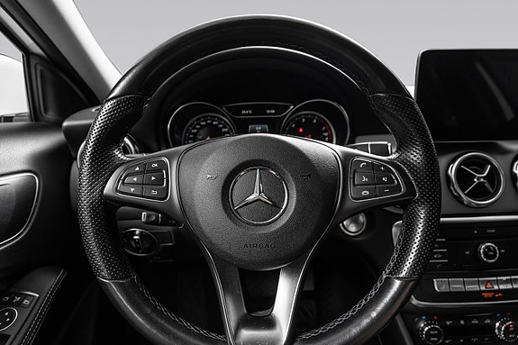 Mercedes-Benz GLA180 18 of 27