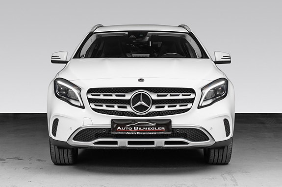 Mercedes-Benz GLA180 5 of 27