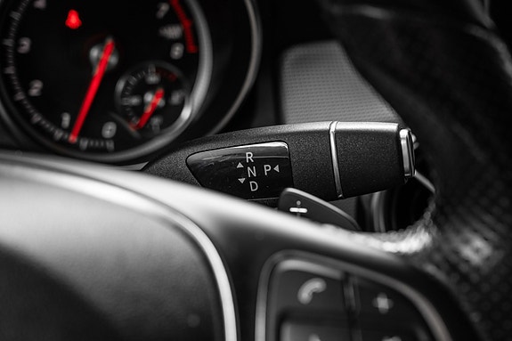Mercedes-Benz GLA180 19 of 27