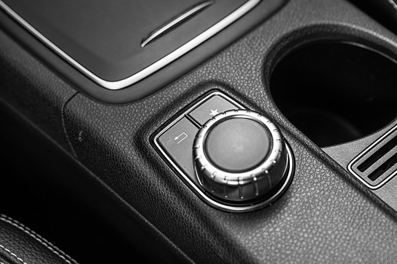 Mercedes-Benz GLA180 24 of 27